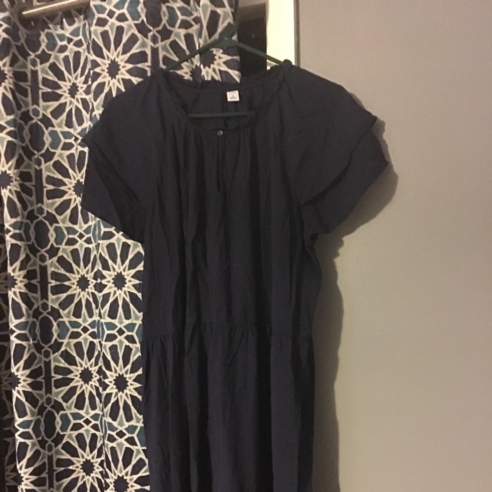 Cotton dress with ruffles.